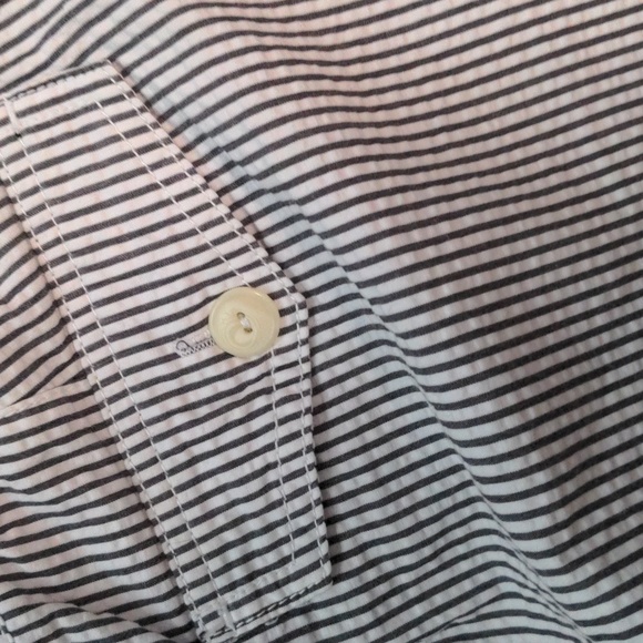 Tommy Hilfiger Womans Size 2 Striped knee Shorts(Missing button) - Picture 7 of 7